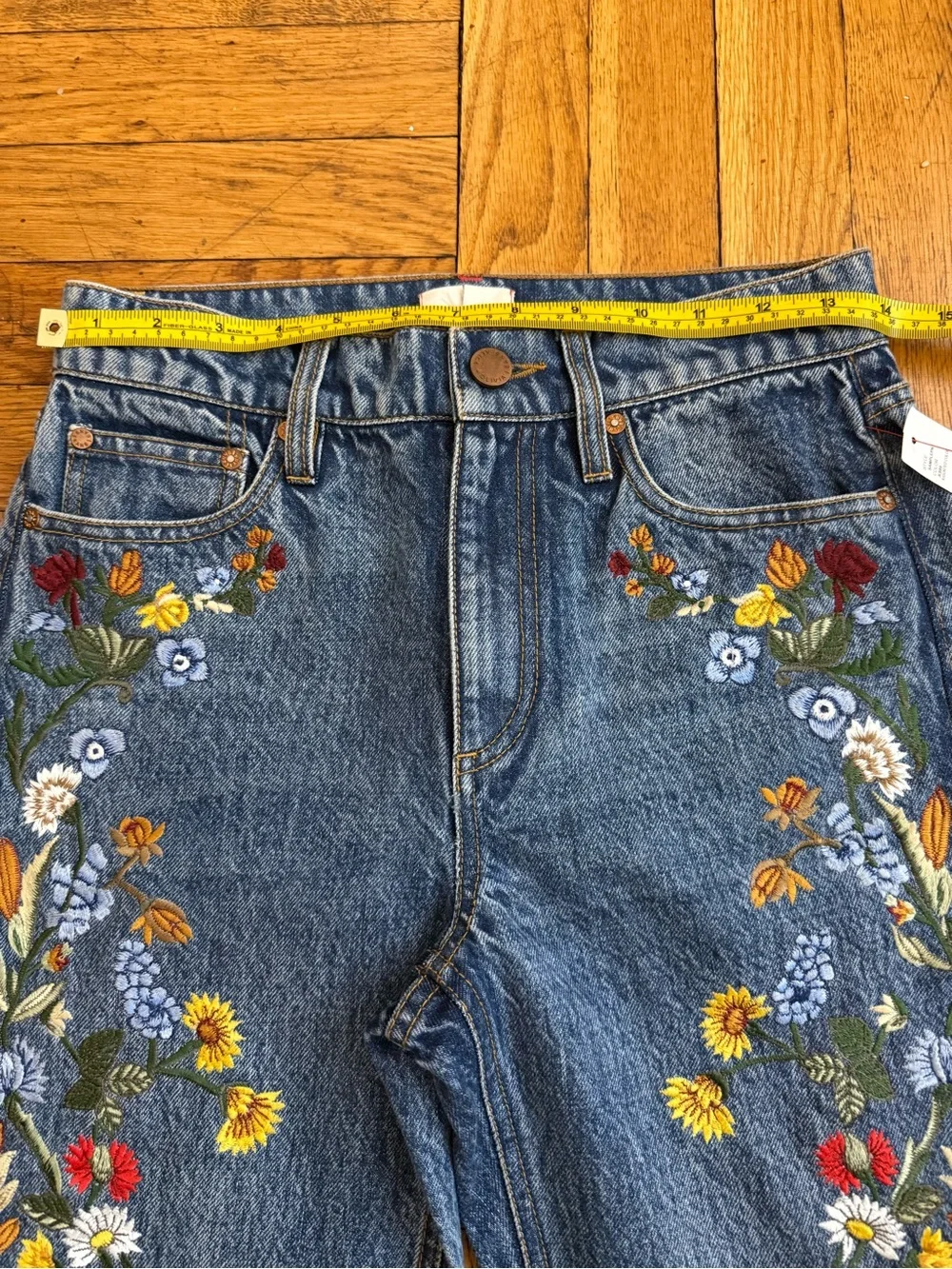 Alice + Olivia
BEAUTIFUL EMBROIDERED JEAN - Picture 16 of 16